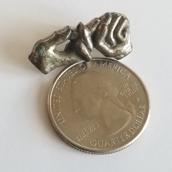 Vintage holding hands lapel pin silver tone brooch hat pin - Picture 7 of 9